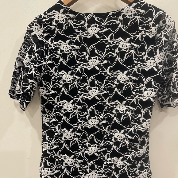 Dressbarn Black and White Floral Lace Blouse - Picture 2 of 6
